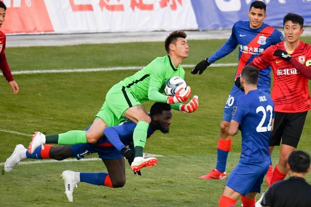 铜梁龙主场以2-0领先海牛，上半场两度破门